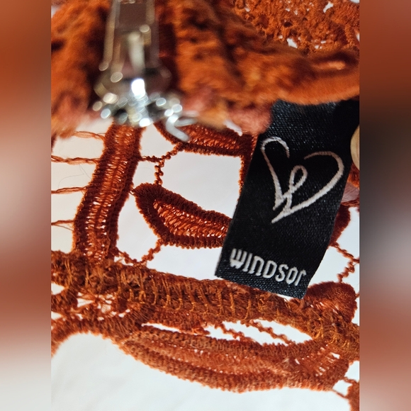 Windsor Cute Rust Cutout Lace Top Small - Picture 5 of 5
